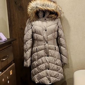 Women's Faux-Fur-Trim Hooded Chevron Down Puffer Coat, Nickel, Size S. Stretchy!